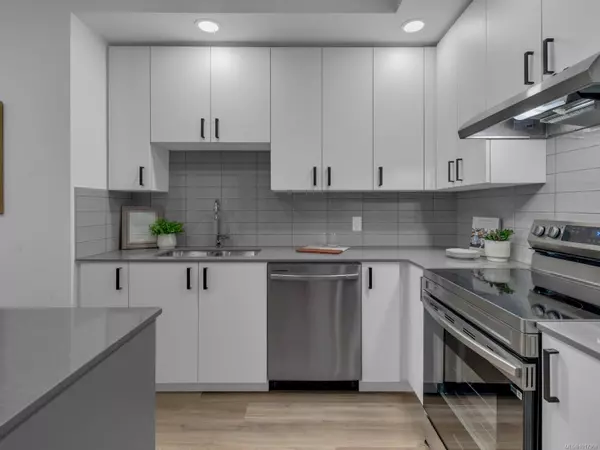 Langford, BC V9B 7A8,2390 City Gate Blvd #524