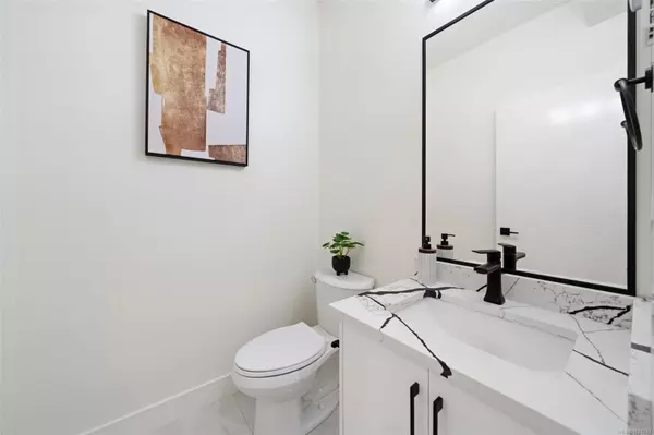 Saanich, BC V8Z 1Z8,669 Canterbury Rd