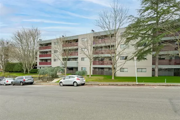 Saanich, BC V8X 4S4,3255 Glasgow Ave #311