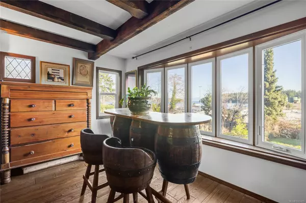 Nanaimo, BC V9S 2X9,618 Beach Dr