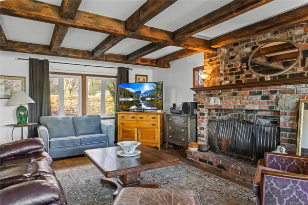 Nanaimo, BC V9S 2X9,618 Beach Dr