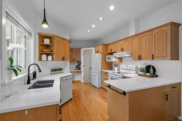 165 Ocean Walk Dr, Nanaimo, BC V9V 1N2