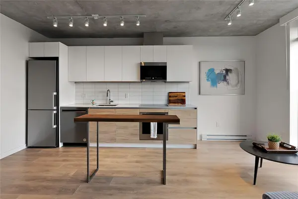 Victoria, BC V8V 3Z9,1097 View St #908