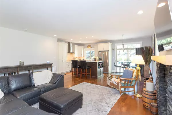 Nanaimo, BC V9R 6V4,101 Royal Oak Pl