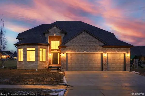 35701 Strongford DR, New Baltimore, MI 48047