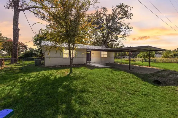 107 E Bayside Drive, Mabank, TX 75156