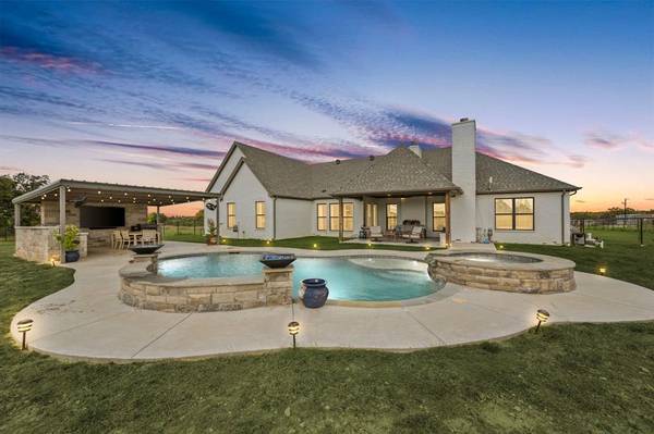 175 County Road 1109, Decatur, TX 76234