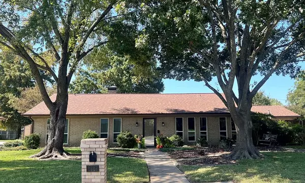 2626 Shoreline Drive, Sherman, TX 75092