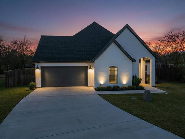 8236 Loar Court, Fort Worth, TX 76126