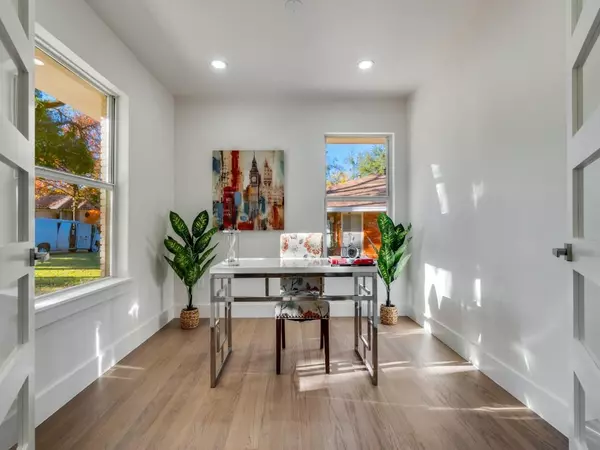 Dallas, TX 75214,6611 Blessing Drive