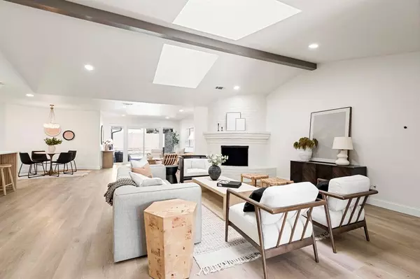 Dallas, TX 75243,9376 Briarhurst Drive