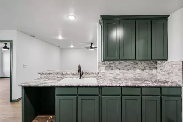 Nocona, TX 76255,303 E Bois D Arc