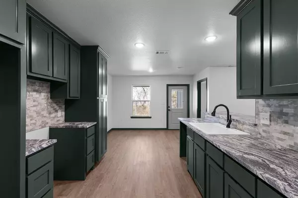 Nocona, TX 76255,303 E Bois D Arc