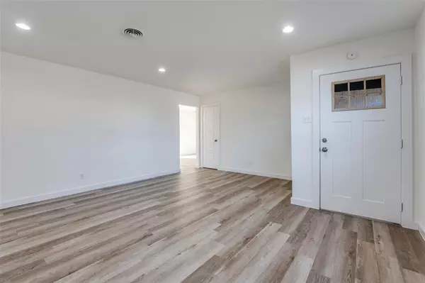 Farmers Branch, TX 75234,3072 Mark Twain Drive