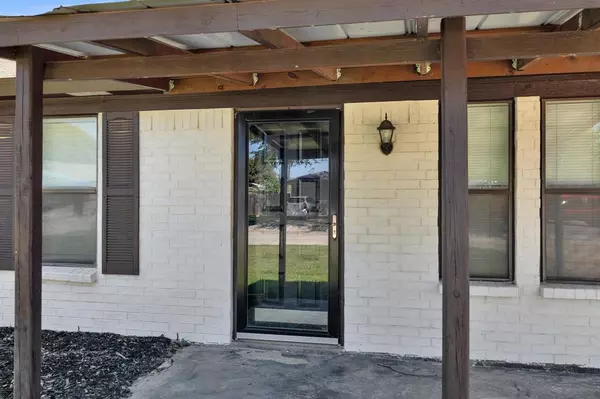 Burleson, TX 76028,441 White Oak Lane