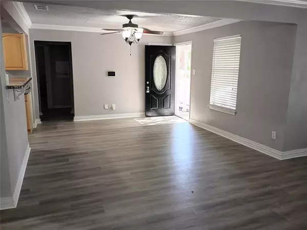 Waxahachie, TX 75165,208 Almond Street