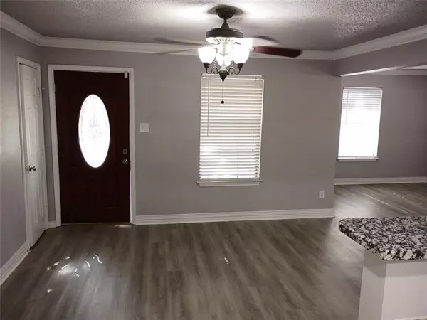 Waxahachie, TX 75165,208 Almond Street