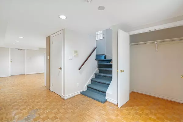 Toronto C02, ON M4V 2G6,12 Foxbar RD #Basement