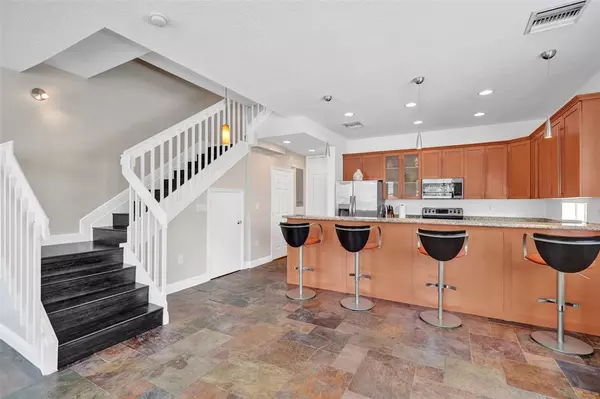 Pompano Beach, FL 33062,816 S Riverside Dr #816