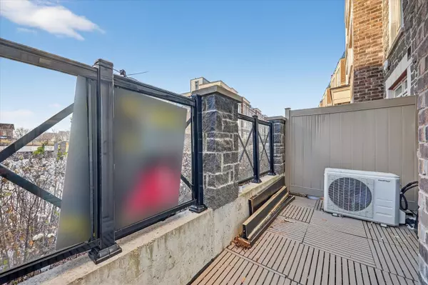 Markham, ON L6B 1N3,50 Dunsheath WAY #609