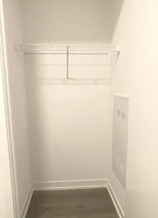 Vaughan, ON L4K 5Z7,195 Commerce ST #619