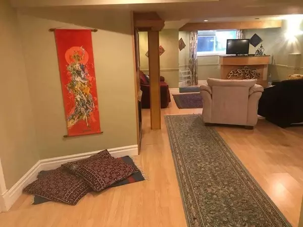 Mississauga, ON L5V 1B4,6152 Hardesty CRES