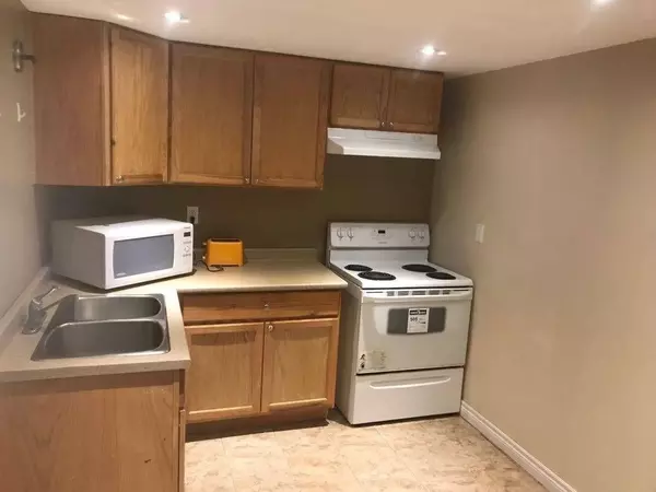 Mississauga, ON L5V 1B4,6152 Hardesty CRES