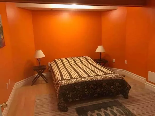 Mississauga, ON L5V 1B4,6152 Hardesty CRES