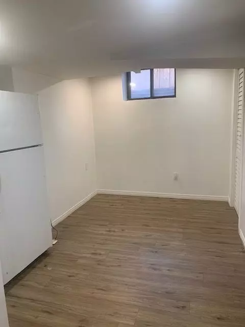 Oakville, ON L6L 2V5,1393 Selkirk AVE #Lower 1