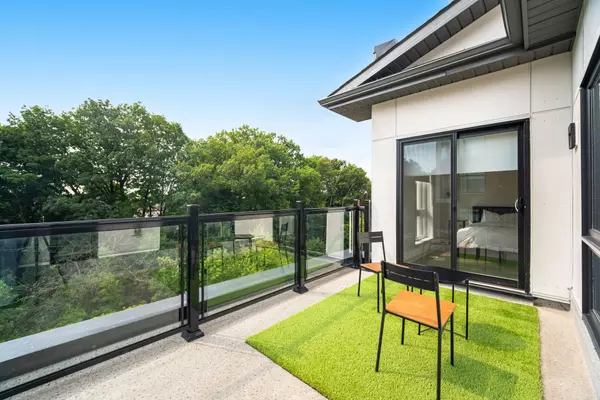 Toronto W04, ON M6M 0E1,155 Canon Jackson Dr DR #206