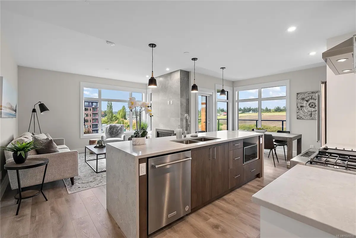 Central Saanich, BC V8M 0B9,2520 Hackett Cres #101