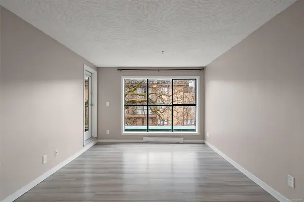 Saanich, BC V8X 1G6,3460 Quadra St #209