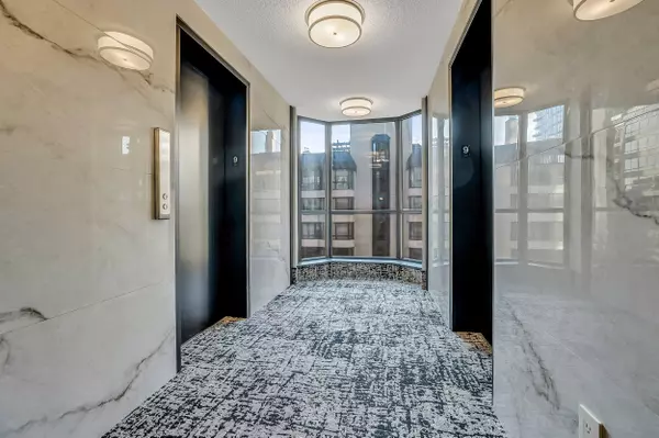 Toronto C01, ON M5T 2Y5,280 Simcoe ST #905