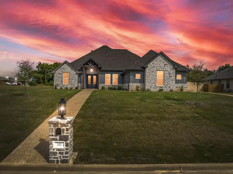 252 Fox Run Lane, Robinson, TX 76706