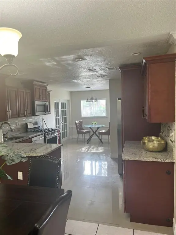 Sunrise, FL 33313,6790 NW 25th St