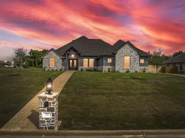 252 Fox Run Lane, Robinson, TX 76706