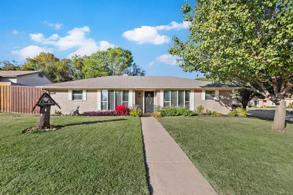 1723 Post Oak Drive, Bedford, TX 76021