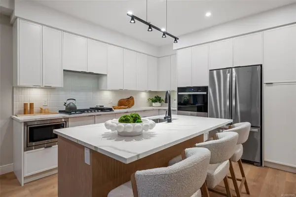 Langford, BC V9B 7E2,1810 Selenite Pl #605