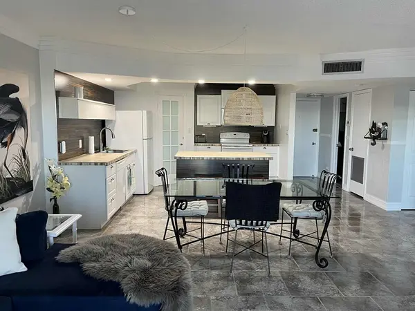 4770 NW 21st St #405, Lauderhill, FL 33313