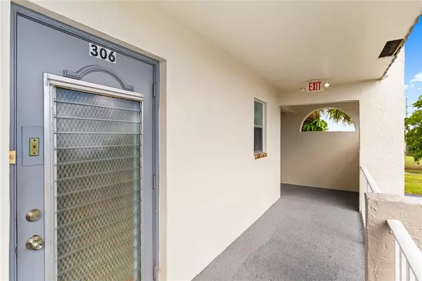 Sunrise, FL 33322,8280 Sunrise Lakes Blvd #306