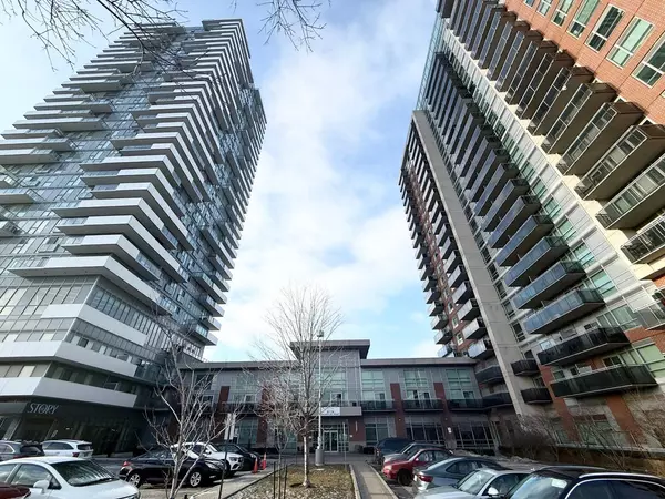 215 Queen St E ST E #1903, Brampton, ON L6W 0A9