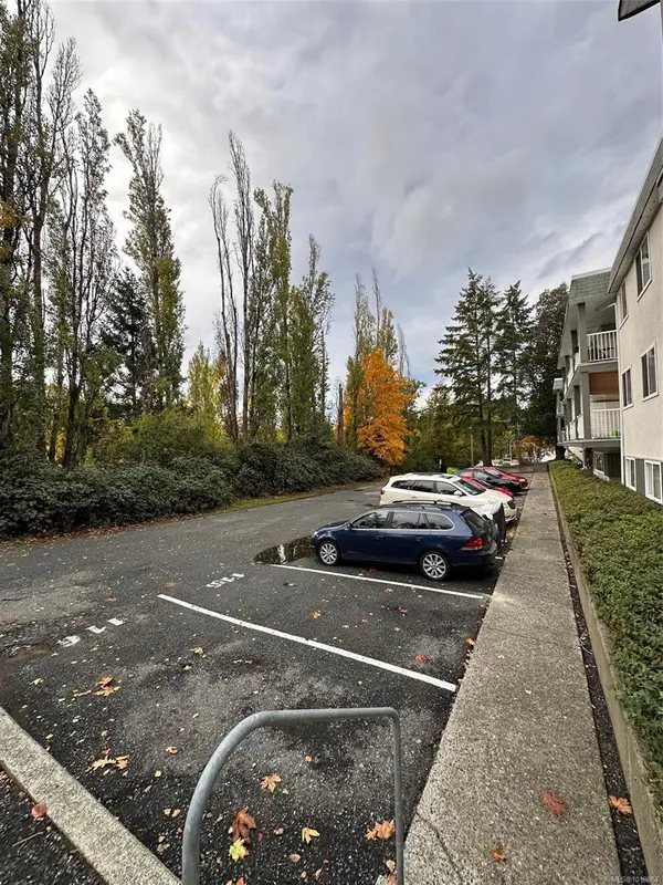 Nanaimo, BC V9R 2A4,999 BOWEN Rd #5109