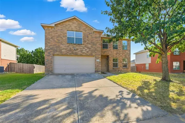 717 Redwing Drive, Saginaw, TX 76131