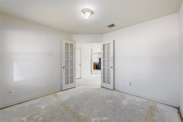 Saginaw, TX 76131,717 Redwing Drive