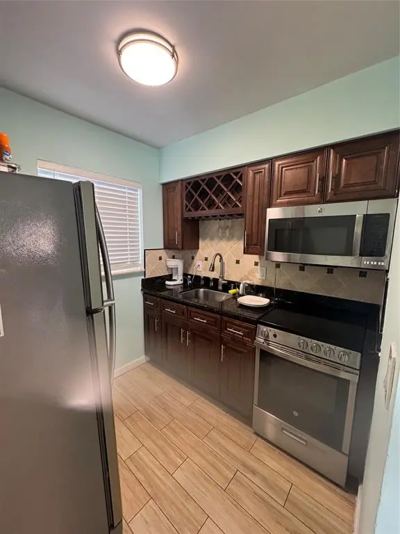 Hollywood, FL 33019,323 Monroe St #2