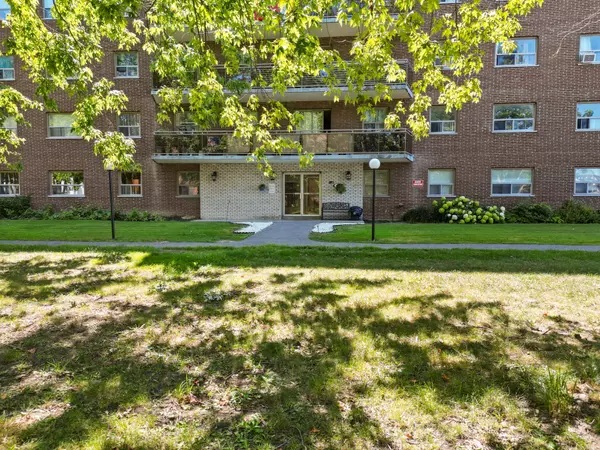 Cobourg, ON K9A 1C2,62 Spencer ST #401