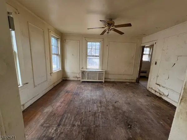 East Orange City, NJ 07018,11 Grand Ave