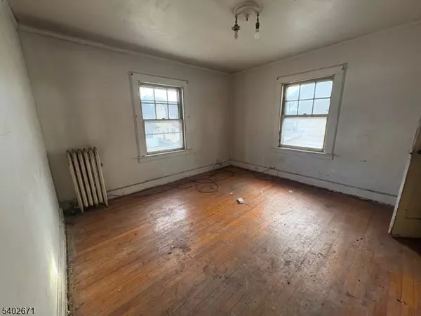 East Orange City, NJ 07018,11 Grand Ave