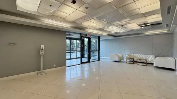 Toronto W10, ON M9W 0C6,80 Esther Lorrie DR #719