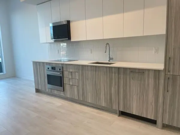 Oakville, ON L6H 3R8,2485 Taunton RD #328